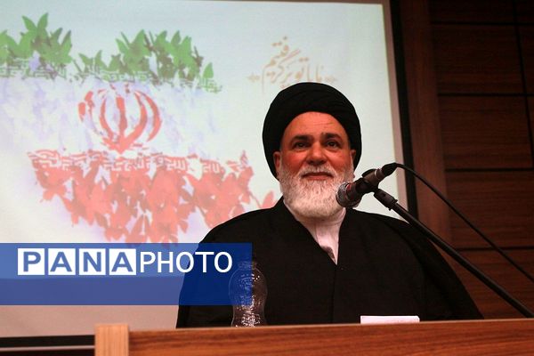  همایش تکریم از مقام معلم در اردوگاه شهید منتظری با حضور مسئولان بهارستان‌2