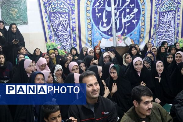 برگزاری باشکوه هشتمین محفل ویژه قرآنی «رواق» با محوریت ترویج جلسات خانگی قرآن کریم در شهرستان فلارد
