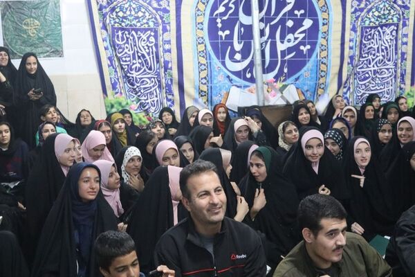 برگزاری باشکوه هشتمین محفل ویژه قرآنی «رواق» با محوریت ترویج جلسات خانگی قرآن کریم در شهرستان فلارد