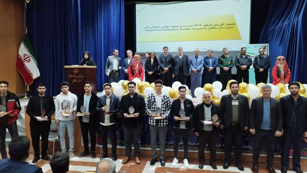 ملکان صحنه افتخارآفرینی برترین‌های کنکور ۱۴۰۴
