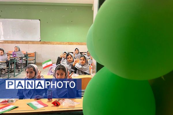 جشن شکوفه‌ها در مدارس بهارستان‌دو؛ آغاز سفری تازه برای کلاس اولی‌ها