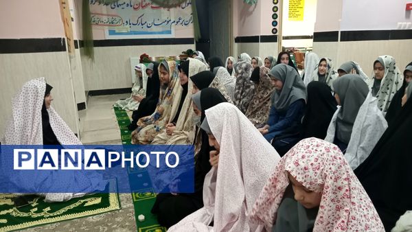 سفره مهربانی مهمانی خدا در آموزشگاه دخترانه نمونه دولتی فدک شهرستان فاروج 