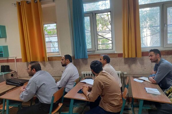 برگزاری کارگاه توانمندسازی نیروی انسانی ویژه نومعلمان در دبستان علی اکبر طالبی ناحیه یک شهرری