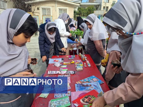 بازارچه دانش‌آموزی آزادشهر