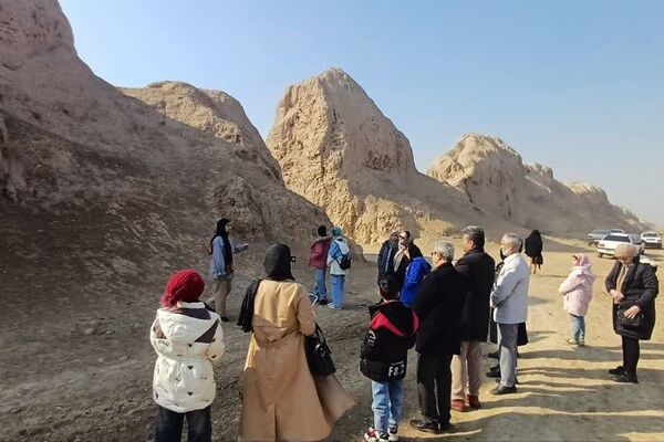 شاهنامه‌خوانی در دل تاریخ؛ بازدید فرهنگی اعضای کارگاه شاهنامه‌خوانی از قلعه ایرج پیشوا
