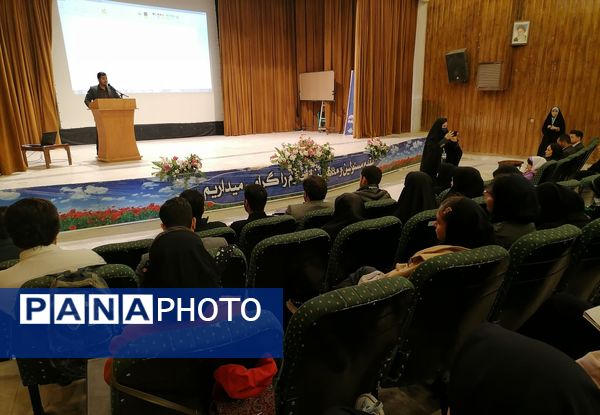 نشست کارشناسان سازمان دانش‌آموزی و دانش‌آموز خبرنگاران در سازمان دانش‌آموزی استان چهارمحال‌وبختیاری