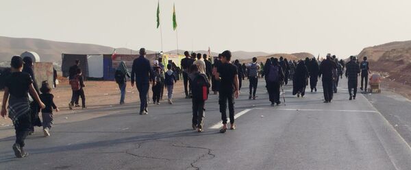 پیاده روی زائران وعاشقان امام علی بن موسی الرضا"ع"از مسیرباغچه تاتپه سلام