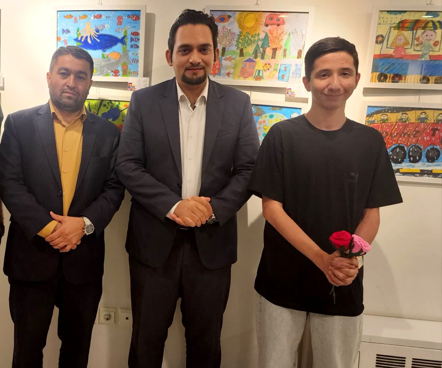 آثار هنری دانش‌آموزان با نیازهای ویژه در نمایشگاه «سفر به سرزمین خیال» درخشید