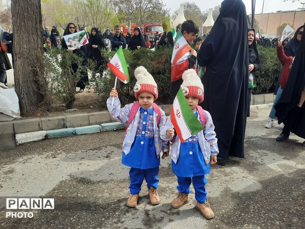راهپیمایی روزجهانی قدس باحضور پرشور مردم در شهرستان نیشابور