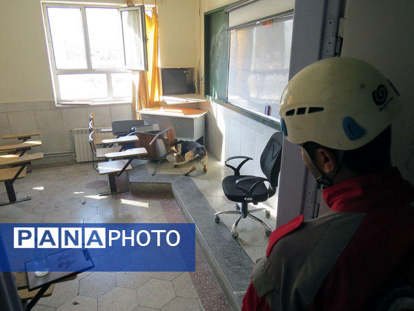 برگزاری مانور زلزله در هنرستان محمودیه شهرستان بجنورد 