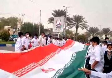 حماسه‌آفرینی دانش‌آموزان قشم در ۱۳ آبان