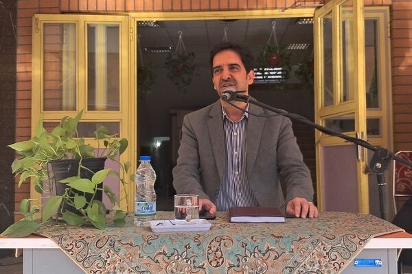 مراسم راز و رهایی؛ پنجره‌ای به دنیای دو نسل در دبیرستان نمونه‌دولتی ولایت بهارستان‌دو