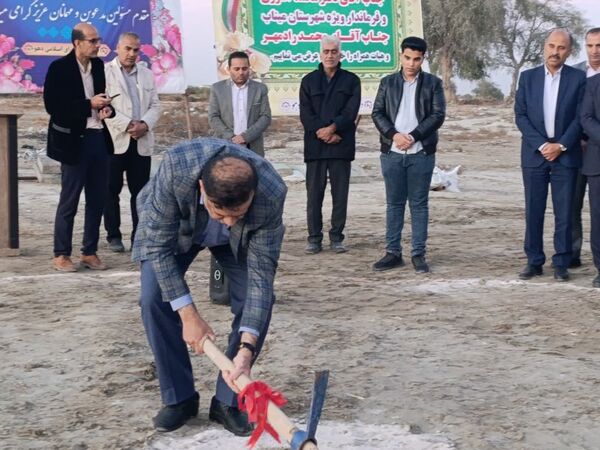 کلنگ ساخت دبستان 14 کلاسه خیرساز در روستا دهو شهرستان میناب به زمین زده شد