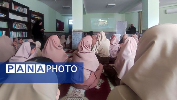 شناخت جنگ نرم از نگاه دین و رسانه در دبیرستان حضرت آسیه(س) حاجی‌آباد