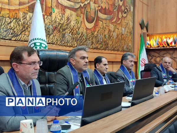 نشست هم‌اندیشی مسئولان سازمان دانش‌آموزی استان فارس روز دوم