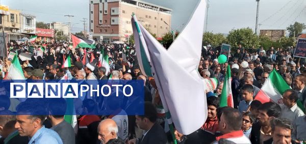 حضور دانش‌آموزان مدرسه نمونه دولتی علی ابن ابی طالب جیرفت در راهپیمایی یوم الله ۲۲ بهمن