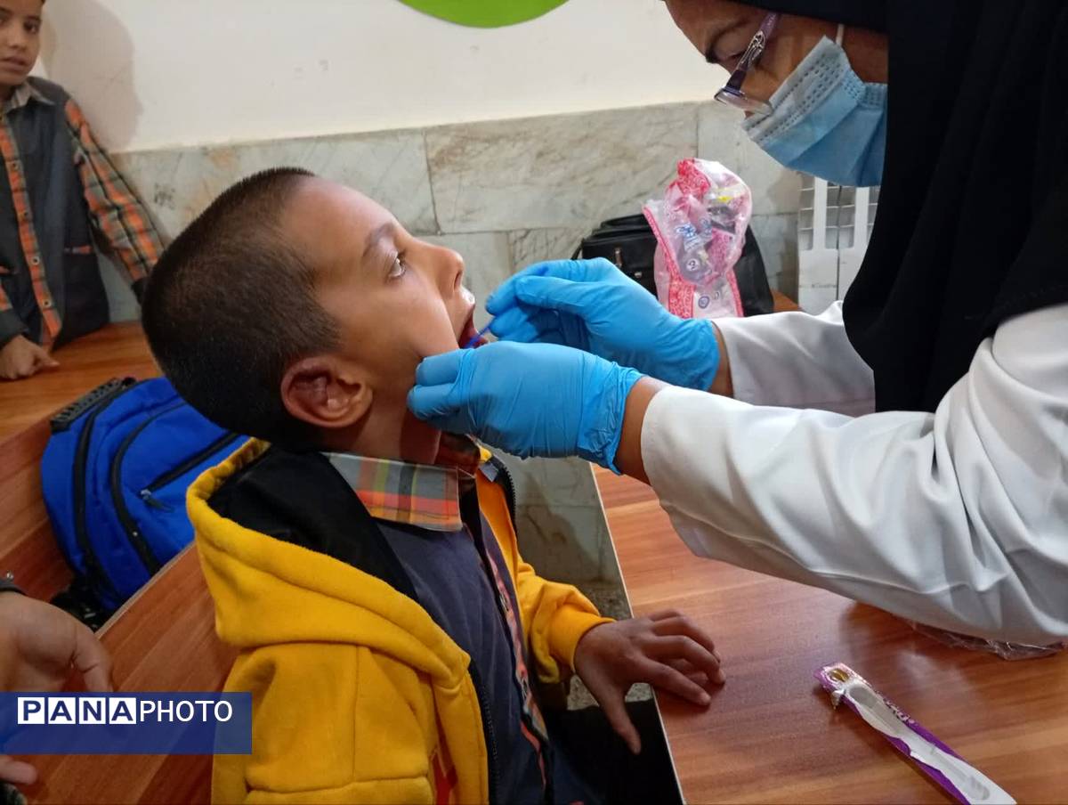 اجرای طرح وارنیش فلوراید در دبستان شهید پسندیده فدافن 