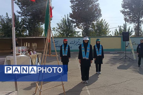 همایش «وطن‌یار»؛ تجدید عهد دانش‌آموزان ورامینی با شهدا و فرهنگ ایستادگی