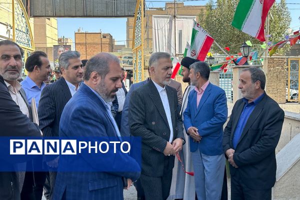 غبارروبی مزار شهدا در امام زاده حسن(ع) نسیم‌شهر