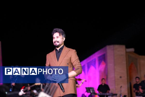 استقبال پرشور مردم از جشن امت ماه در اصفهان