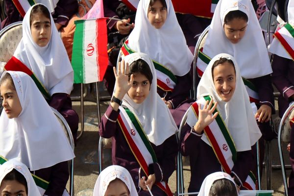 صبح مهر با کیف‌های رنگی و رؤیاهای روشن؛ مدرسه دوباره جان گرفت
