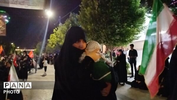طنین نوای یا حسین در مسجد جامع نیشابور غرق در سوگ عاشورا