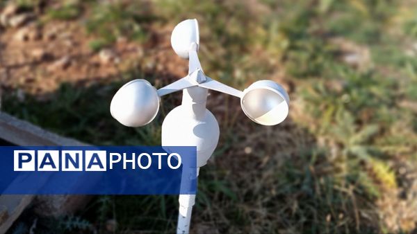 بازدید دانش‌آموزان مدرسه الزهرا یاسوج  از ایستگاه هواشناسی