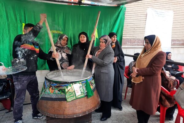 مراسم پخت سمنو در مدرسه حضرت ولیعصر(عج) ناحیه یک شهرری