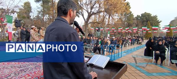 اجتماع مردم بصیر و انقلابی نیشابور در آغاز دهه فجر