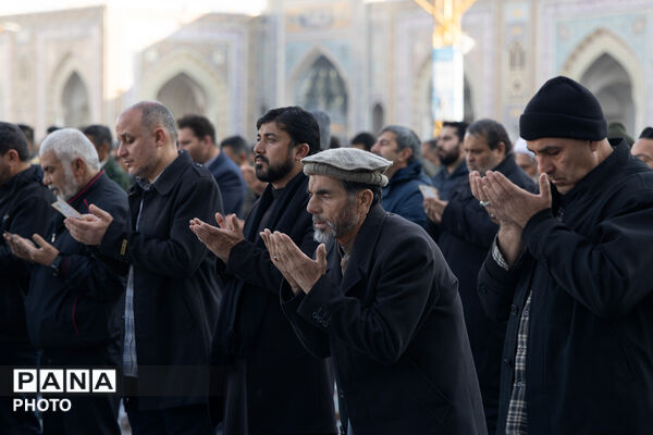 اقامه نماز عید فطر در حرم مطهر رضوی-۱
