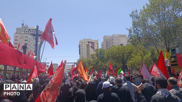 وداعِ جهان با «پدر» در صحنِ خورشید