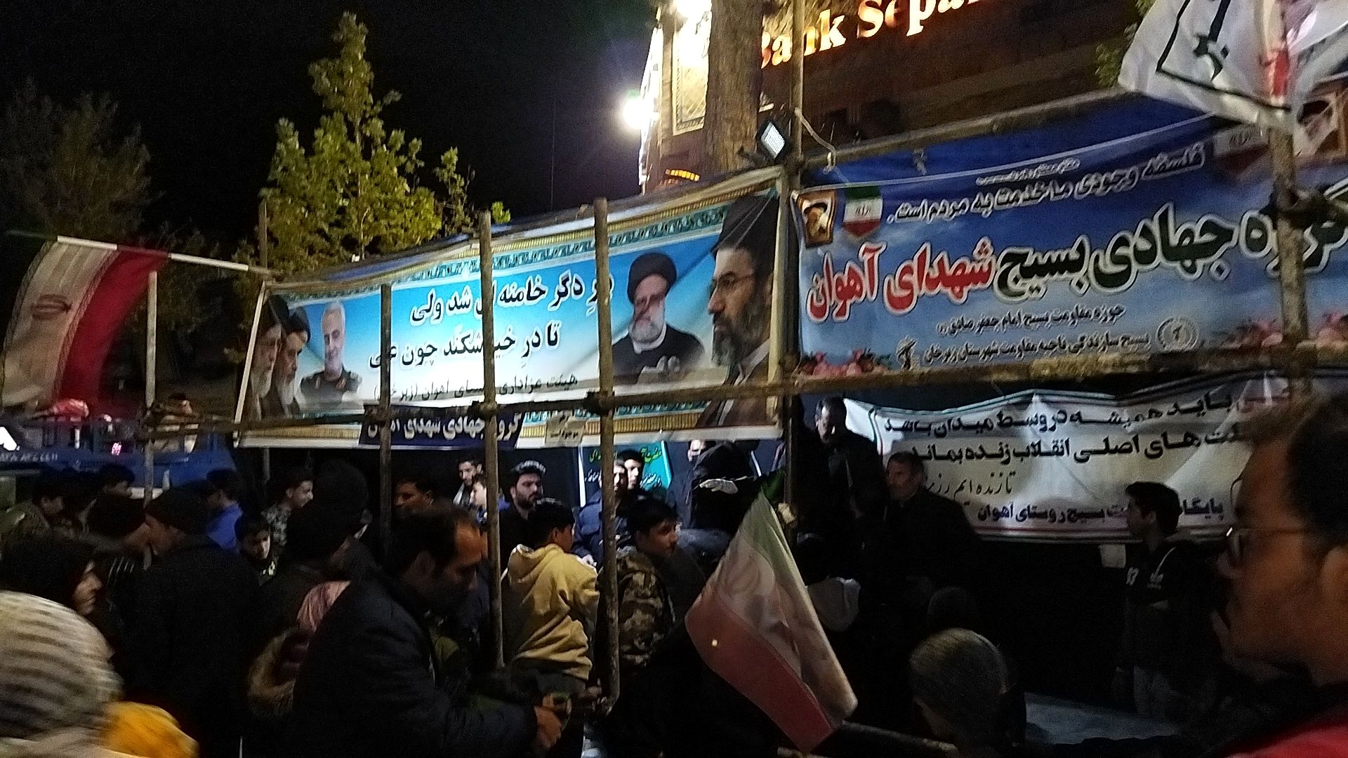 گذری بر فعالیت موکب گروه جهادی بسیج شهدای آهوار در مراسم چهلم رهبر شهید و شهدای میناب 
