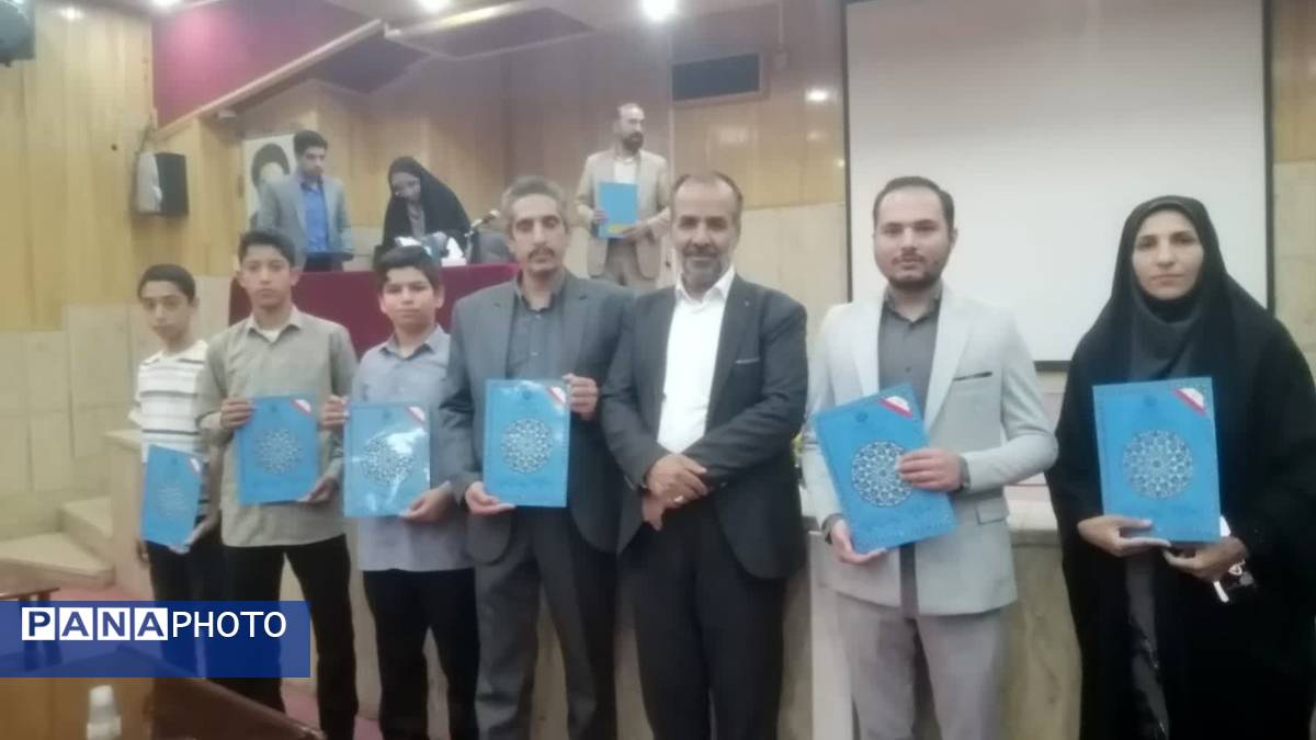 تجلیل از برگزیدگان جشنواره تجارب برتر تربیتی شهرستان زارچ 