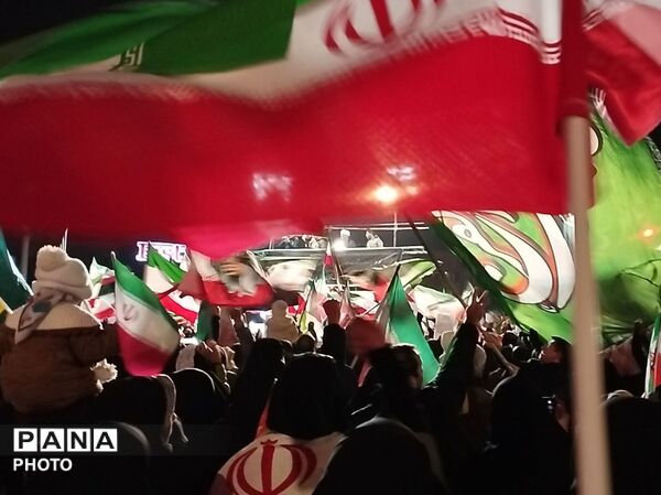 حضور مردمان محله های مختلف در چهارراه برق مشهد