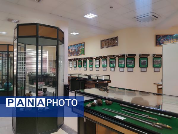 نمایشگاه یاد یاران در آرامگاه شهید مدرس شهرستان کاشمر