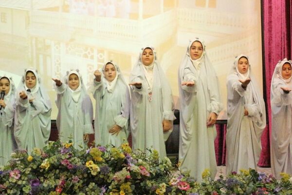 تجلیل از مقام مادر و گرامیداشت مقام حضرت فاطمه(س) در جشن روز مادر دانشگاه آزاد فیروزکوه