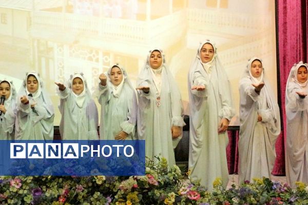 تجلیل از مقام مادر و گرامیداشت مقام حضرت فاطمه(س) در جشن روز مادر دانشگاه آزاد فیروزکوه