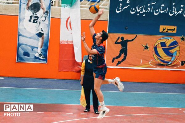 جشنواره والیبال خردسالان و نوجوانان تبریز با یاد «شهید راه خدمت»