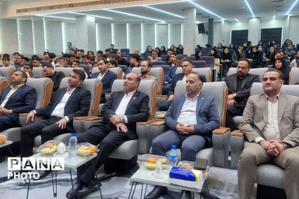 درخشش ستارگان ورامین در آیین تجلیل از نخبگان آموزشی