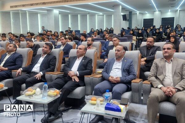 درخشش ستارگان ورامین در آیین تجلیل از نخبگان آموزشی
