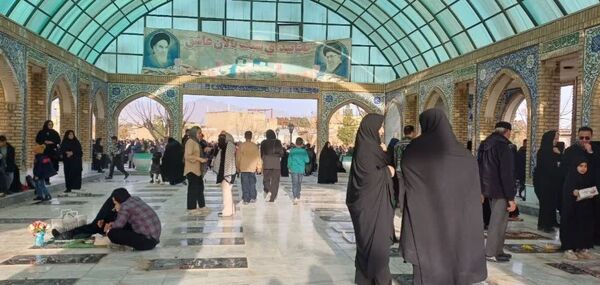 آیین چراغ برات در مزار شهیدان خلیل آباد 