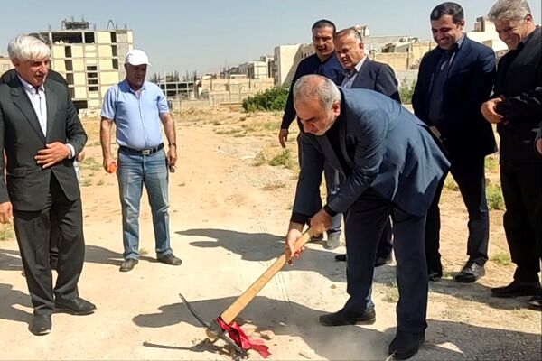 آیین کلنگ زنی مدرسه دوازده کلاسه در شهرک سبحان