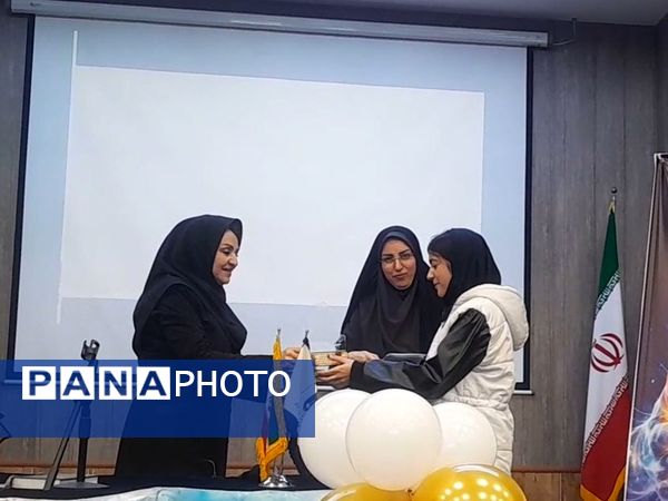  جشن دهه فجر در دبیرستان مصلی نژاد حضرت زهرا 