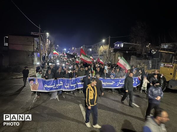 حضور پرشور مردم تویسرکان در تجمع اقتدار جلوه‌ای ماندگار از وحدت و همدلی مردمی را به نمایش گذاشت