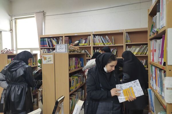 بازدید دانش‌آموزان دبیرستان پویش از کتابخانه عمومی فرهنگسرای کوثر دماوند 