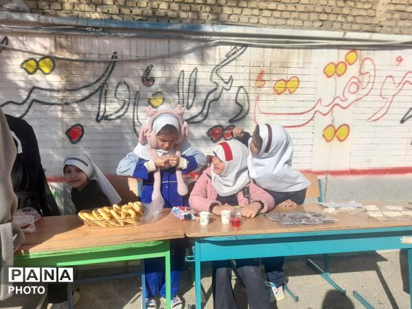 برپایی بازارچه دانش آموزی در مدرسه شهید رزمی خلیل آباد
