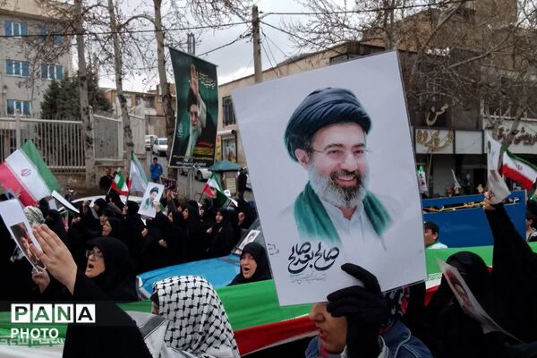 بیعت با سومین امام انقلاب در رودهن 