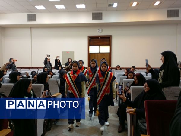 آموزش ضمن خدمت مربیان پیشتازان مدارس در دبستان آرمینه مصلی نژاد 