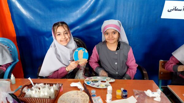 برگزاری نمایشگاه ماها در دبستان ام السلمه ۲ شهرستان جاجرم