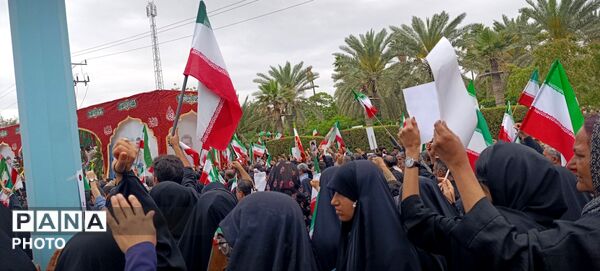 وداع حماسی دریادلان هرمزگان با فرمانده شهید علیرضا تنگسیری در بندرعباس